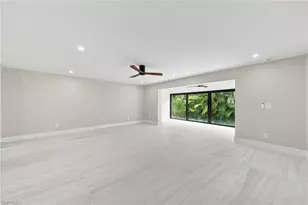 990 8th St S, Naples, FL 34102 - Photo 8