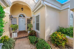 353 Carlton Pl, Naples, FL 34108 - Photo 4