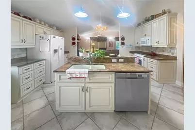 6046 Westbourgh Dr, Naples, FL 34112 - Photo 16