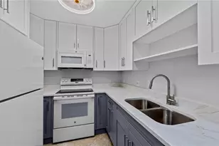 519 Roma Ct, Naples, FL 34110 - Photo 12