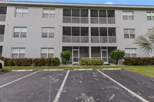 519 Roma Ct, Naples, FL 34110 - Photo 20