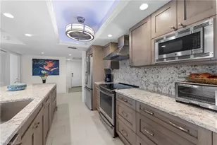 10482 Gulf Shore Dr, Naples, FL 34108 - Photo 4