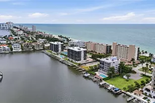 10482 Gulf Shore Dr, Naples, FL 34108 - Photo 38