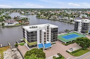 10482 Gulf Shore Dr, Naples, FL 34108 - Photo 2