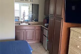 2555 9th St N, Naples, FL 34103 - Photo 4
