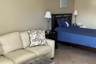 2555 9th St N, Naples, FL 34103 - Photo 2