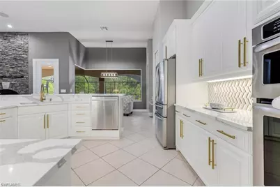 160 Logan Blvd S, Naples, FL 34119 - Photo 10