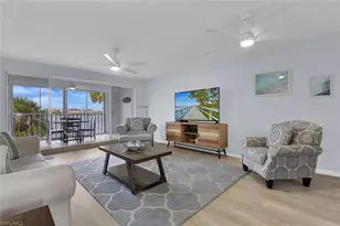 9101 Vanderbilt Dr, Naples, FL 34108 - Photo 2