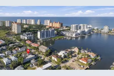 9222 Vanderbilt Dr, Naples, FL 34108 - Photo 48