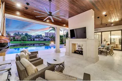385 Colony Dr, Naples, FL 34108 - Photo 8
