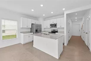 17526 Paradiso Wy, North Fort Myers, FL 33917 - Photo 2
