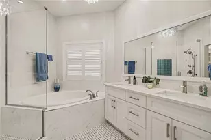579 Park Shore Dr W, Naples, FL 34103 - Photo 22
