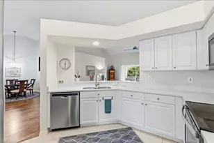 359 Dover Pl, Naples, FL 34104 - Photo 8