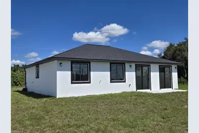 2057 S Montana Cir, Labelle, FL 33935 - Photo 4