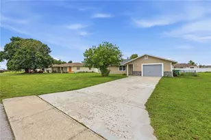 112 NE 10th Ave, Cape Coral, FL 33909 - Photo 4