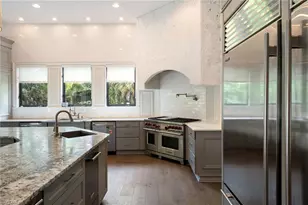 5190 Teak Wood Dr, Naples, FL 34119 - Photo 10