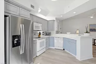 410 Bayfront Pl, Naples, FL 34102 - Photo 6