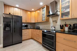 275 Lambton Ln, Naples, FL 34104 - Photo 14