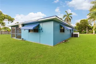 2055 Maravilla Cir, Fort Myers, FL 33901 - Photo 32