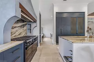 2243 Residence Cir, Naples, FL 34105 - Photo 4