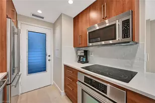 1300 Gulf Shore Blvd N, Naples, FL 34102 - Photo 10
