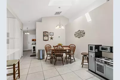 27 NE 9th Pl, Cape Coral, FL 33909 - Photo 12