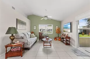 27 NE 9th Pl, Cape Coral, FL 33909 - Photo 8