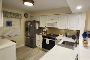 1025 Foxfire Ln, Naples, FL 34104 - Photo 8