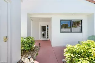 551 Beachwalk Cir, Naples, FL 34108 - Photo 4