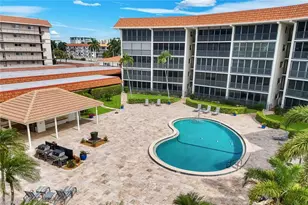 222 Harbour Dr, Naples, FL 34103 - Photo 2