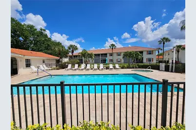 668 Mardel Ct #807, Naples, FL 34104 - Photo 2