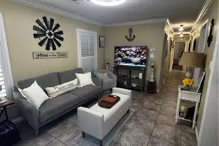 110 Leawood Cir, Naples, FL 34104 - Photo 2