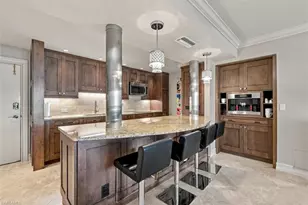 666 3rd St S, Naples, FL 34102 - Photo 4