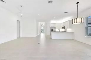 12444 Violet Ln, Naples, FL 34120 - Photo 4