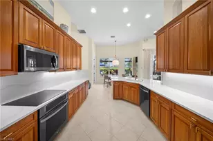 8722 Mustang Island Cir, Naples, FL 34113 - Photo 12
