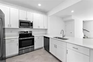 2916 Blossom Wy, Naples, FL 34120 - Photo 6