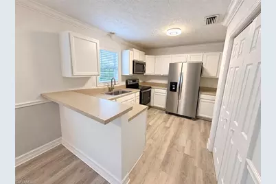 182 Leawood Cir, Naples, FL 34104 - Photo 4