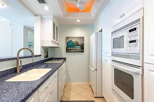 555 Park Shore Dr, Naples, FL 34103 - Photo 6