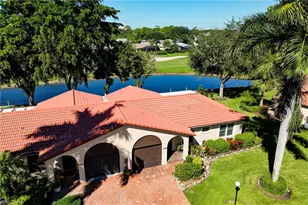 1037 Forest Lakes Dr, Naples, FL 34105 - Photo 6