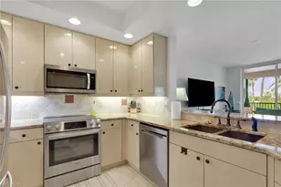 430 Cove Tower Dr, Naples, FL 34110 - Photo 4
