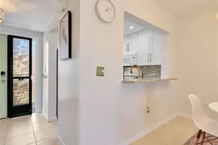 801 River Point Dr, Naples, FL 34102 - Photo 6