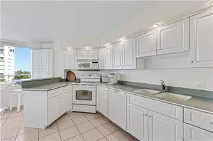 4041 Gulf Shore Blvd NW, Naples, FL 34103 - Photo 10