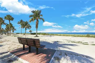 4041 Gulf Shore Blvd NW, Naples, FL 34103 - Photo 32