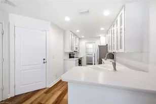 5729 Cove Cir, Naples, FL 34119 - Photo 8