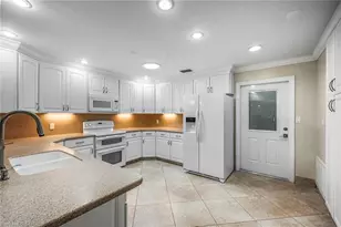4690 Capri Dr, Naples, FL 34103 - Photo 28