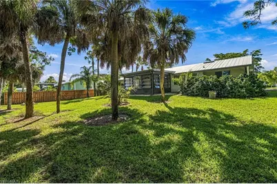 2265 Outrigger Ln, Naples, FL 34104 - Photo 34
