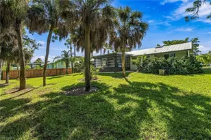 2265 Outrigger Ln, Naples, FL 34104 - Photo 34