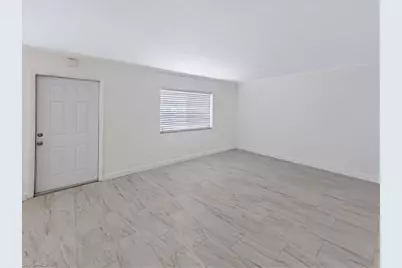 4625 Bayshore Dr #D7, Naples, FL 34112 - Photo 4