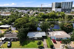 2140 Harbor Ln, Naples, FL 34104 - Photo 2