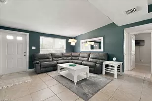 2140 Harbor Ln, Naples, FL 34104 - Photo 10